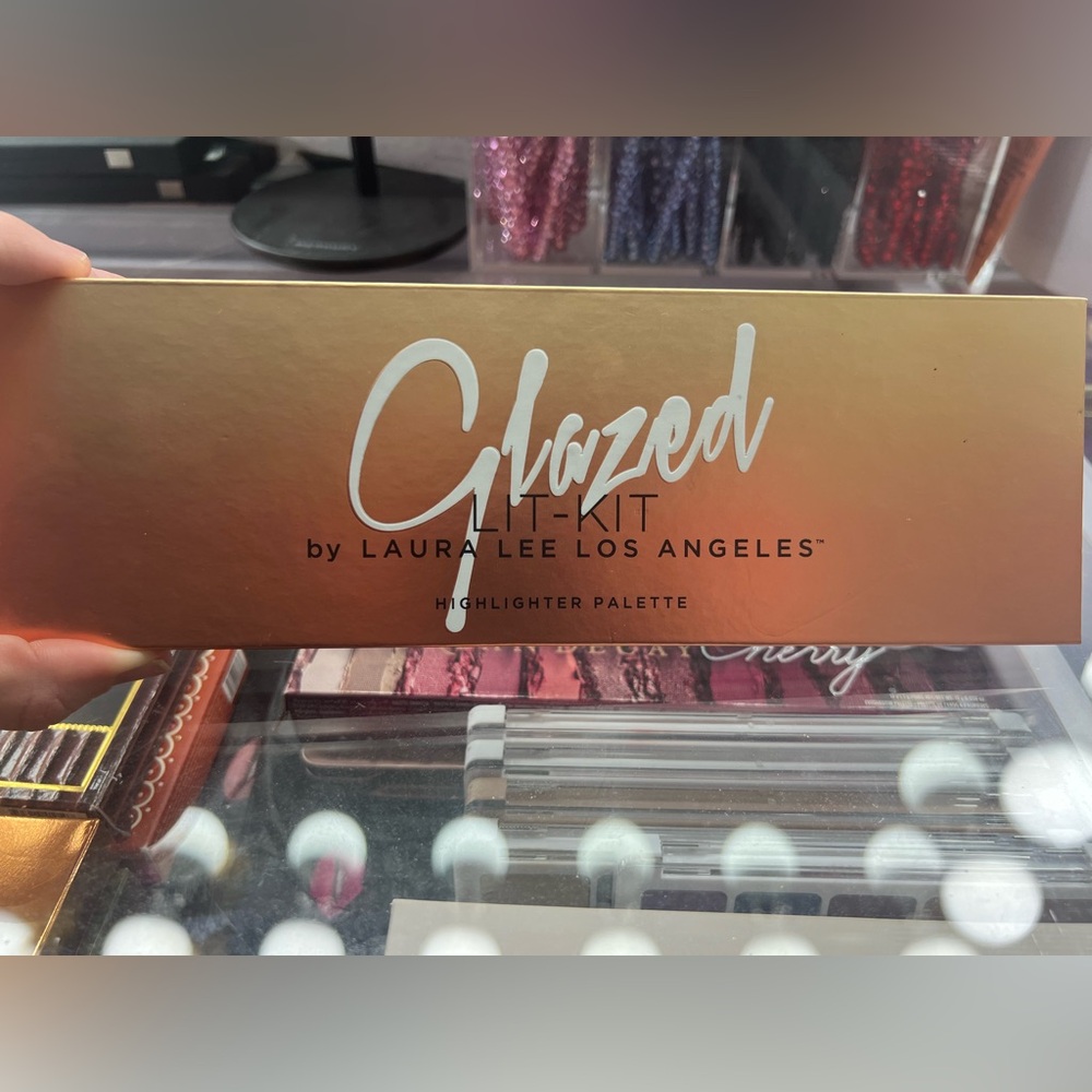 Laura Lee Los Angeles Glazed Lit Kit Highlighter palette